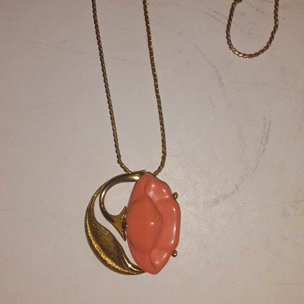 Vintage AVON Coral flower pendant necklace/Brooch